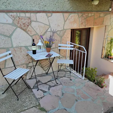 Kerti Lak Apartment Mor