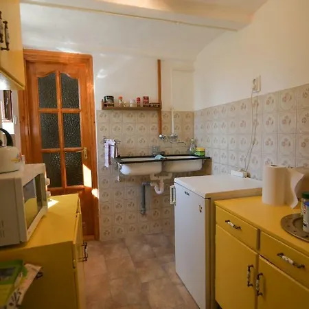 Apartment Kerti Lak *